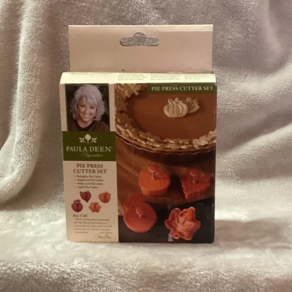 Paula Deen Piecrust Pie Press Cutters Festive Fall Set of 4 Baking Pie Cutters L